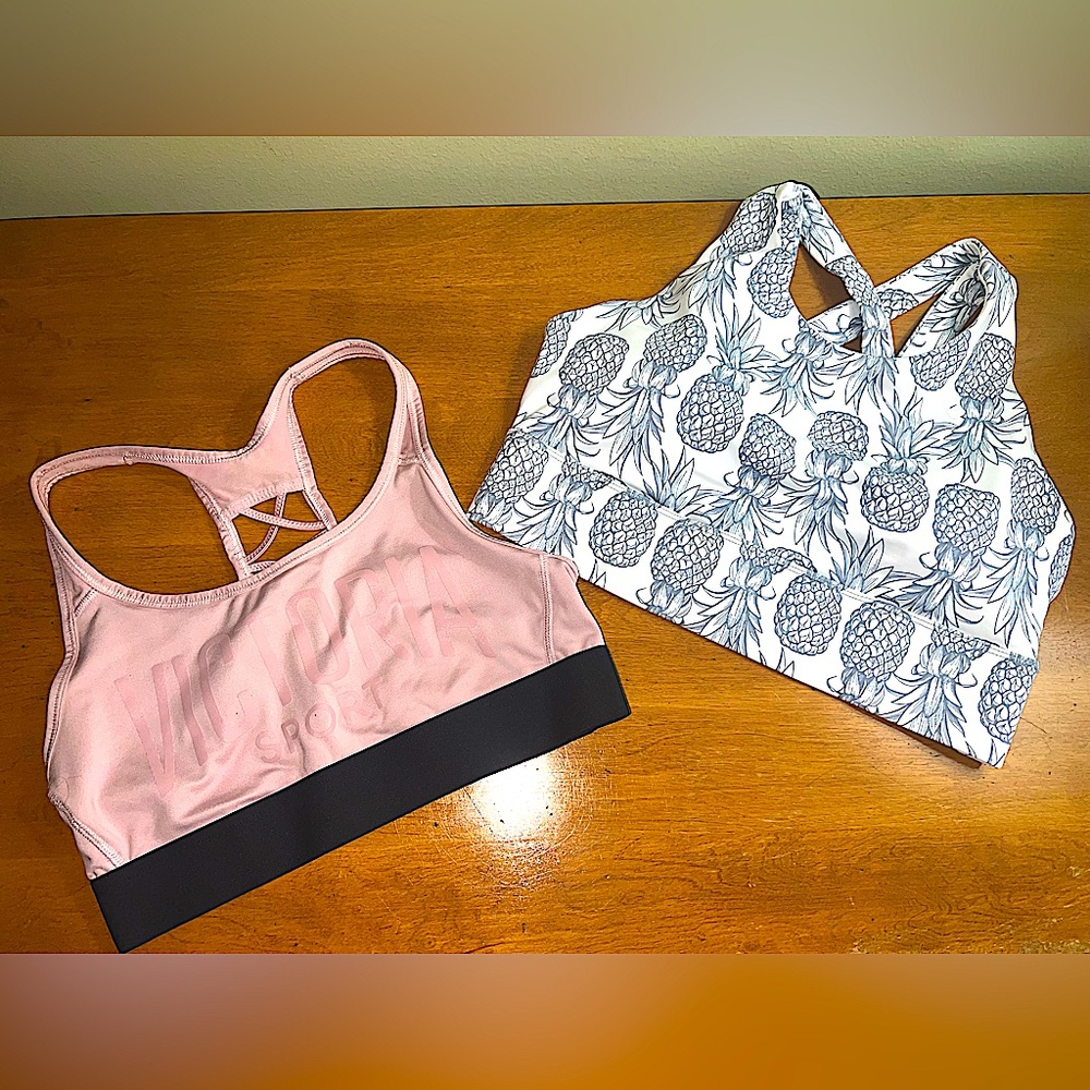 2 Sports Bras 👙 🏋️‍♀️ Victoria Secret and Love Fitness 🍍